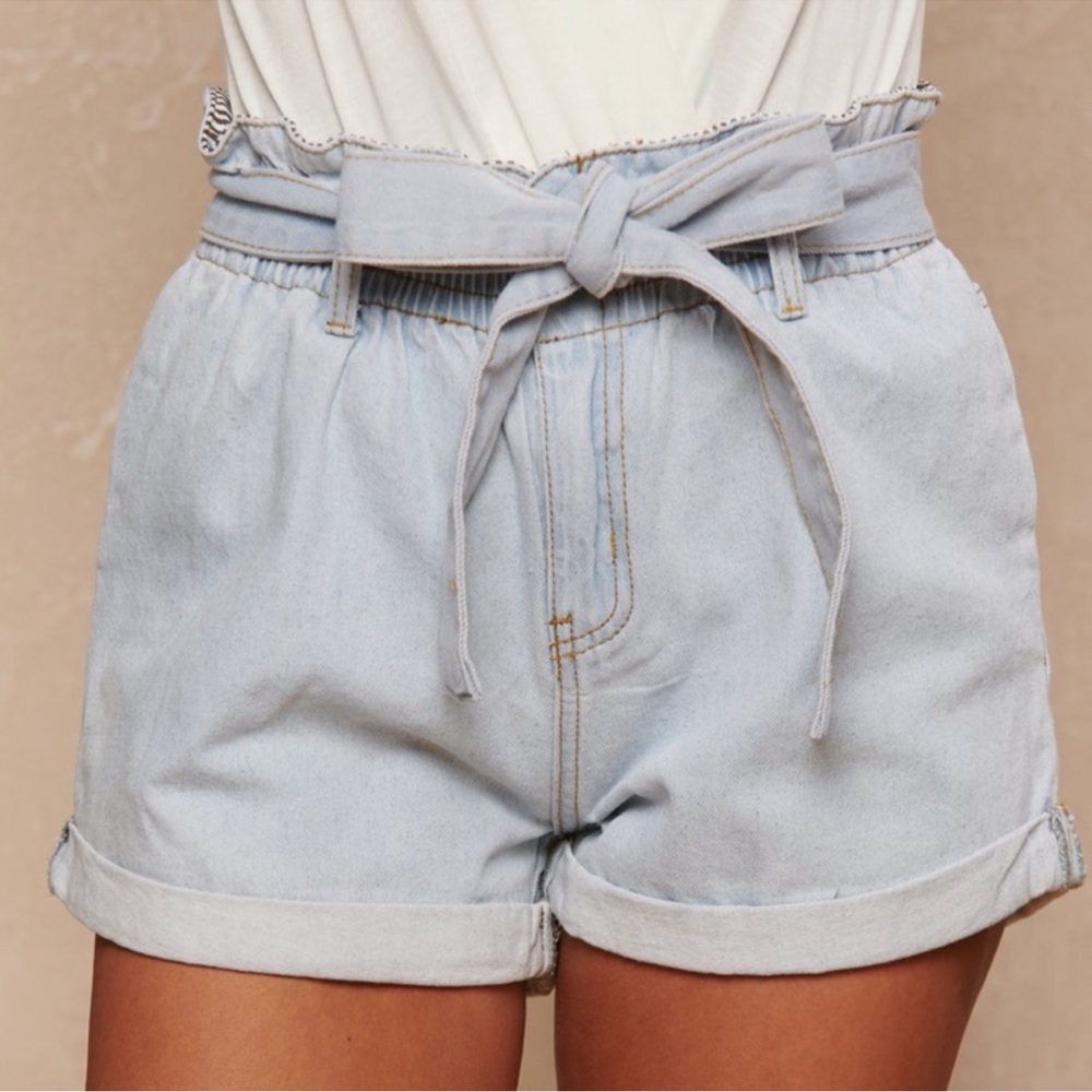 NanaMacs Wishlist high waisted Jeans breath of fresh air shorts (light wash)